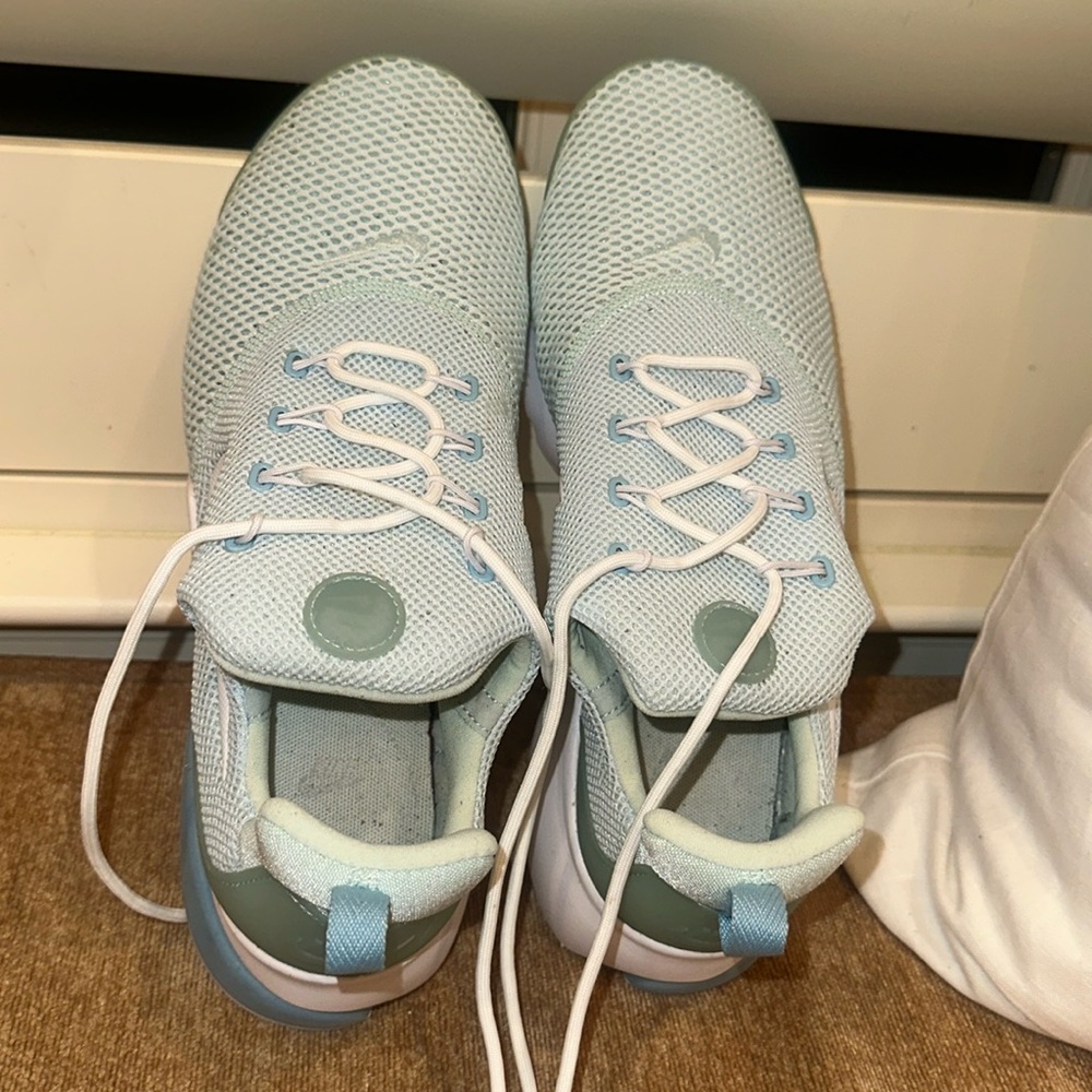 Nike tennis shoes